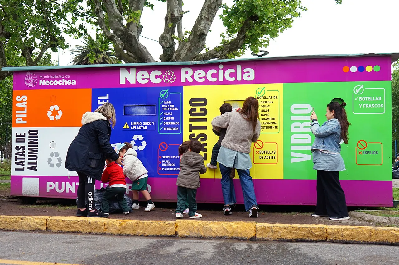 22-10-FOTO-alumnos-Aleman-punto-limpio