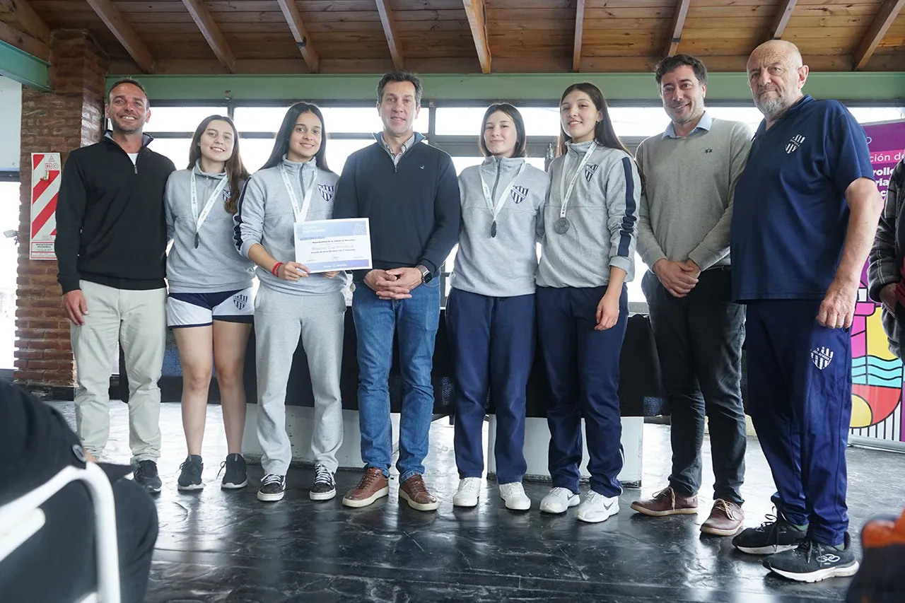 24-10-FOTO-reconocimiento-a-medallistas-Bonaerenses