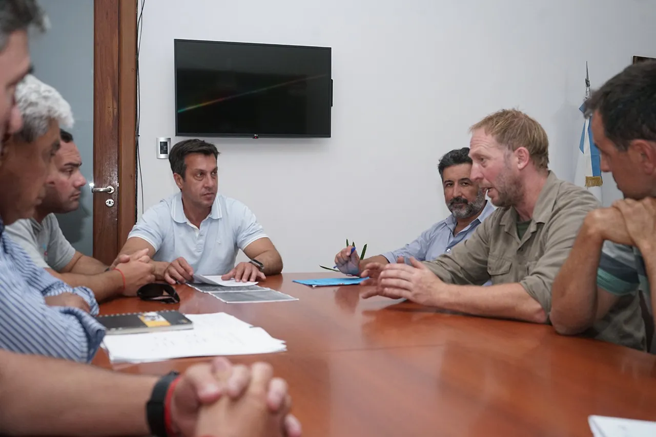 14-01-FOTO-Rojas-funcionarios3