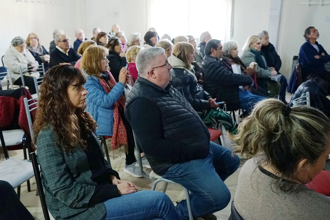 Foto-charla-fraudes-digitales